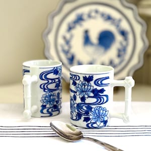 Vandor Chrysanthemums Mugs by Nancy Getz – Blue & White Porcelain Coffee Cups with Bamboo Handle | Vintage Asian-Inspired Tea Mugs
