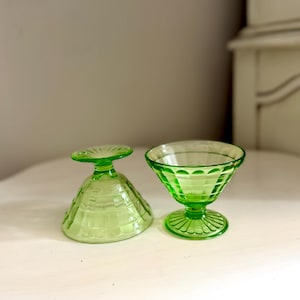 Uranium Glass Dessert Bowls – Vintage Green Depression Glass Cups – Art Deco Ice Cream Dishes – Glows Under UV Light