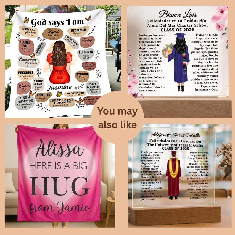 Op de afbeelding: Een verzameling gepersonaliseerde geschenken. Een roze deken met de tekst "Alissa HERE IS A BIG HUG from Jamie". Een afstudeerplaat met een figuur in een afstudeerjurk. Een witte deken met de tekst "God says I am".
