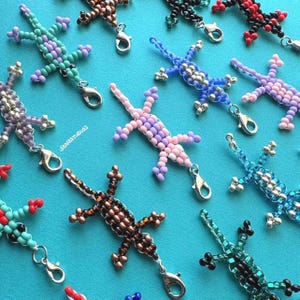 Handmade Beaded Lizard Charm, Mini Gecko Keychain, Mini Lizard Charm, Phone Charms, Lip Gloss Charms, Mini Beaded Animal, Beaded Lizard