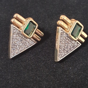Geometrische Goldohrringe mit rechteckigem grünem Stein, dreieckige Ohrstecker mit Zirkonia, Art-Deco-Abendschmuck