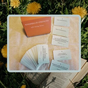 Coffret cadeau : 52 cartes hebdomadaires de versets bibliques + stylo | Cadeau d'encouragement chrétien pour femme et homme | Ensemble Murmures de force
