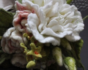 Авторский валяный букет для невесты. Натуральная шерсть. Ручной работы. Аксессуар для невесты. Цветы из шерсти.