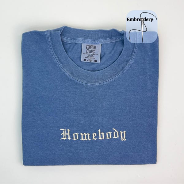 T-shirt brodé personnalisé aux couleurs confort, Chemise brodée personnalisée, T-shirt avec texte minimaliste, Tenue de broderie universitaire, Fête des Mères