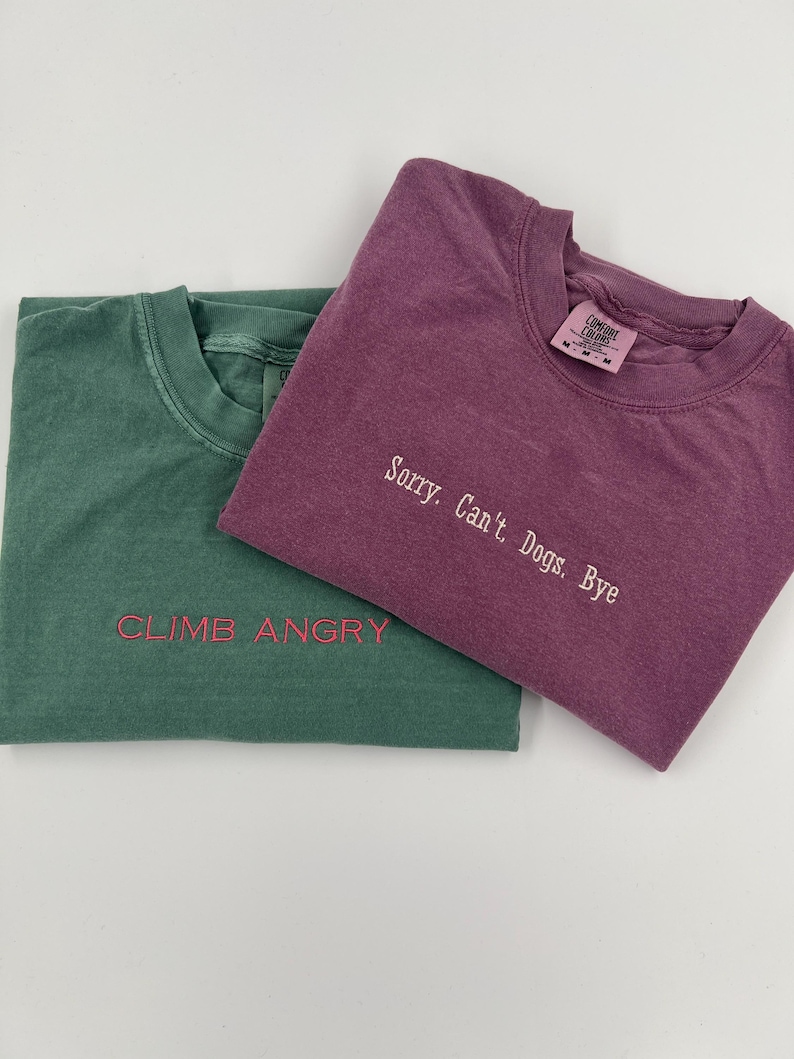 Camiseta bordada personalizada, regalo personalizado para mamá, ropa para la fiesta nupcial. imagen 2