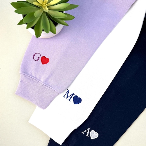 Sweat-shirt coeur brodé personnalisé, sweat à capuche pour couple personnalisé, initiales de couple pour la Saint-Valentin, manche assortie, cadeau pour la fête des mères