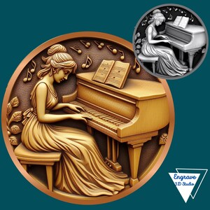 Pode incluir: Uma escultura de madeira de uma pessoa tocando um piano de cauda. A escultura é de forma circular e tem um esquema de cores castanho e dourado. A pessoa está vestida com um vestido comprido e tem o cabelo preso para trás. O piano tem um livro de música no topo e há notas musicais esculpidas em torno da pessoa e do piano.