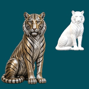 Puede incluir: Una figura de tigre metálica con acabado en bronce y plata con rayas negras detalladas, colocada junto a una figura de tigre blanca sólida más pequeña. Ambas esculturas representan un tigre sentado con la mirada al frente y pelaje texturizado.