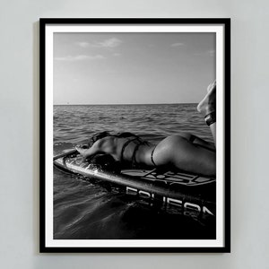 Woman Surfing in Hawaii Print, Black and White Wall Art, Beach Photography, Vintage Surf Poster, Beach House Decor, Summer Poster, Printable