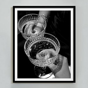 Impresión de Champagne Cheers, arte mural para carrito de bar, blanco y negro, póster de cócteles, arte mural con alcohol, decoración de bar para el hogar, imprimible, descarga digital