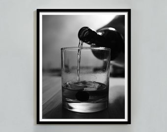 Póster de whisky: Impresión en blanco y negro de carrito de bar, arte mural con alcohol (descarga digital)
