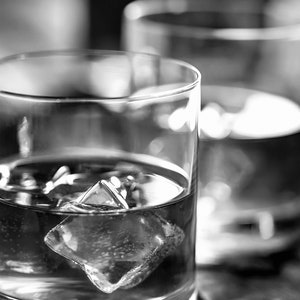 Ice in Whisky Poster, Black and White, Bar Cart Print, Alcohol Wall Art, English Pub Decor, Digital Download, Printable Vintage Bar Wall Art