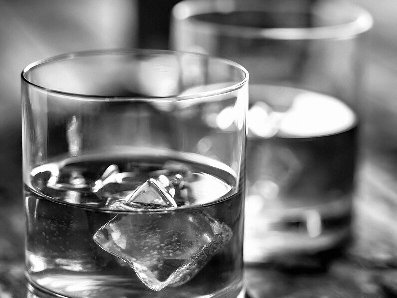 Ice in Whisky Poster, Black and White, Bar Cart Print, Alcohol Wall Art, English Pub Decor, Digital Download, Printable Vintage Bar Wall Art