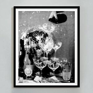 シャンパンフルートとディスコボールのポスター、白黒、バーカートプリント、カクテルウォールアート、アルコールプリント、独身パーティーの装飾、印刷可能