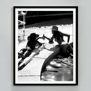 プールのカウガールのプリント、白黒、バーカートの壁アート、ビンテージ写真、ハイプビーストプリント、寮の部屋の装飾、デジタルダウンロード