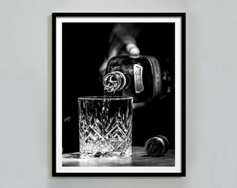 Vintage Whisky Poster: Schwarz-Weiß-Druckvorlage für die Wand im Barwagen-Stil (Digitaler Download)