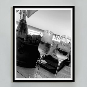 Vintage Champagner am Strand Print, Barwagen Wandkunst, Schwarzweiß, Alkohol Wandkunst, Cocktail Poster, Englisches Pub Dekor, digitaler Download