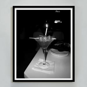 Urodziny Brudny Martini Wydruk, Czarno-biały, Wydruk Koktajlowy Sztuka Ścienna, Wystrój Wózka Barowego, Pobieranie Cyfrowe, Plakat Barowy Vintage, Wystrój Pub