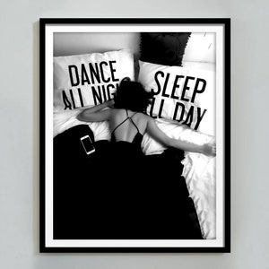 ディスコ パーティー プリント、一晩中ダンス、一日中眠る、白黒、ビンテージ バー ポスター、デジタル ダウンロード、十代の女の子の寝室の壁アート装飾