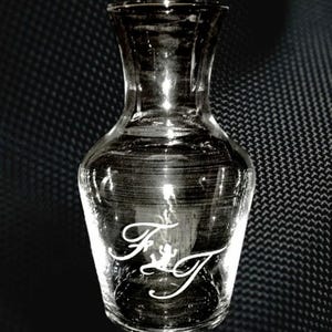 Engraving on Classic 100 Cl Carafe personalized with texts and logos (600 logos to choose from)