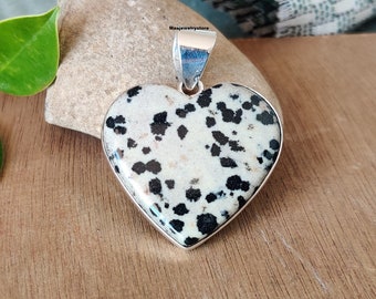 Colgante de corazón de jaspe dálmata hecho a mano: plata de ley 925