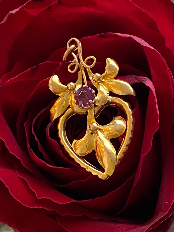 Antique gold heart garnet pendant 9ct gold with 16