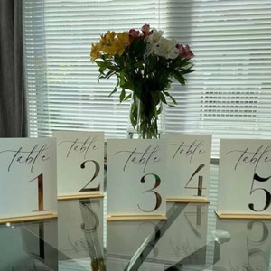 Tafelnummers, bruiloftstafelnummer, bruiloftstafeldecor, receptiebewegwijzering, acryltafelborden, elegant middelpunt