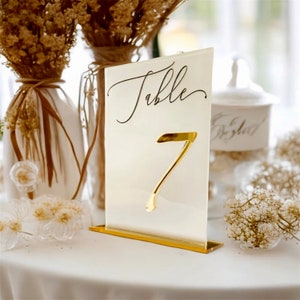 Tafelnummers, bruiloftstafelnummer, bruiloftstafeldecor, receptiebewegwijzering, acryltafelborden, elegant middelpunt