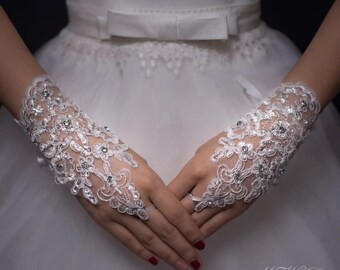 Lace Wedding Gloves for Bride, Fingerless Lace Bridal Gloves, Short White Ivory Red Gloves, Rhinestone Floral Lace Bridal Accessory