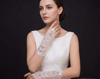 Lace Wedding Gloves for Bride, Fingerless Lace Bridal Gloves, Short White Gloves, Sequin Rhinestone Floral Lace Wedding Accessory