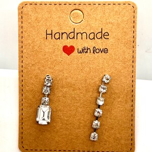 Boucles d’oreilles à brins de strass dépareillés upcyclés