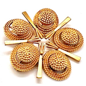 Vintage gold tone Brooch