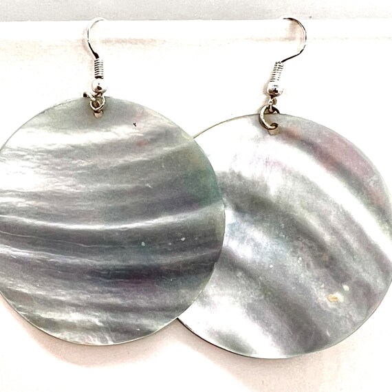 Vintage shell round dangle earrings - image 2