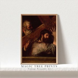 以下が含まれることがあります： 額縁に入った宗教的なシーンのヴィンテージプリント。このアートワークは、十字架を運ぶ男性と、別の人物が助けている様子を描いています。カラーパレットは茶色とくすんだ色調が支配的で、クラシックで古びた美学を作り出しています。「MAGIC TREE PRINTS Vintage Printable Art」というテキストが下にあります。