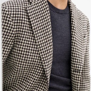 Blazer de invierno de corte regular con botonadura sencilla y diseño vintage de pata de gallo en blanco y negro para hombre