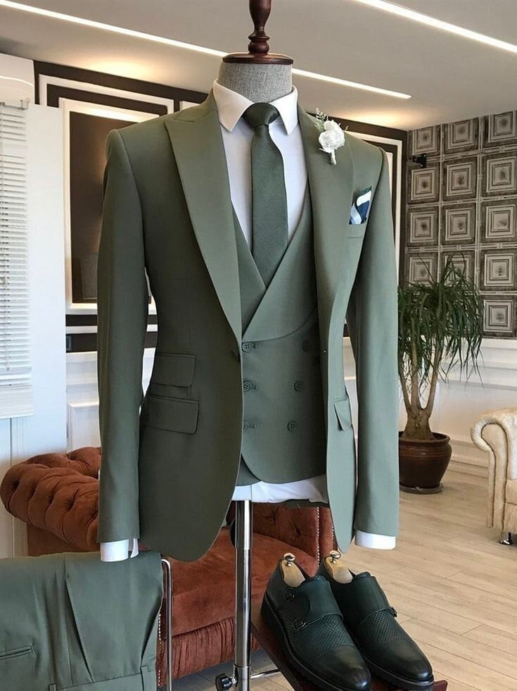 Green Peaked Lapel 3 Piece Business Men Suit main image 0