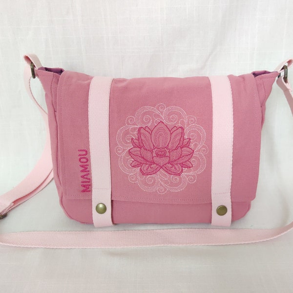 Rosa Tasche mit Stickerei // Messenger bag bestickt // Boho Tasche rosa // Tasche Lotusblüte // Umhängetasche rosa