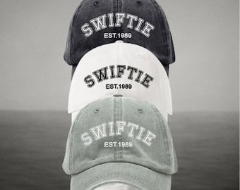 Cappellini da baseball con ricamo Swiftie, cappello vintage in morbido cotone da donna, perfetto per i concerti di Taylor Swift, regali unici per i fan, merchandising per Swiftie
