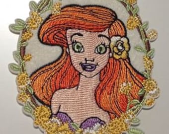 Ecusson Thermocollant patch brodé ovale Princesse Ariel la petite sirène mercerie couture loisir créatif