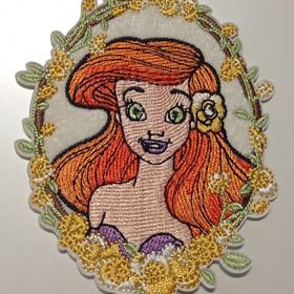 Ecusson Thermocollant patch brodé ovale Princesse Ariel la petite sirène mercerie couture loisir créatif