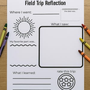 Può includere: Un foglio di carta bianco con il titolo "Field Trip Reflection" e suggerimenti per una gita scolastica. Include sezioni per scrivere e disegnare. Diverse matite colorate sono sparse sulla carta.