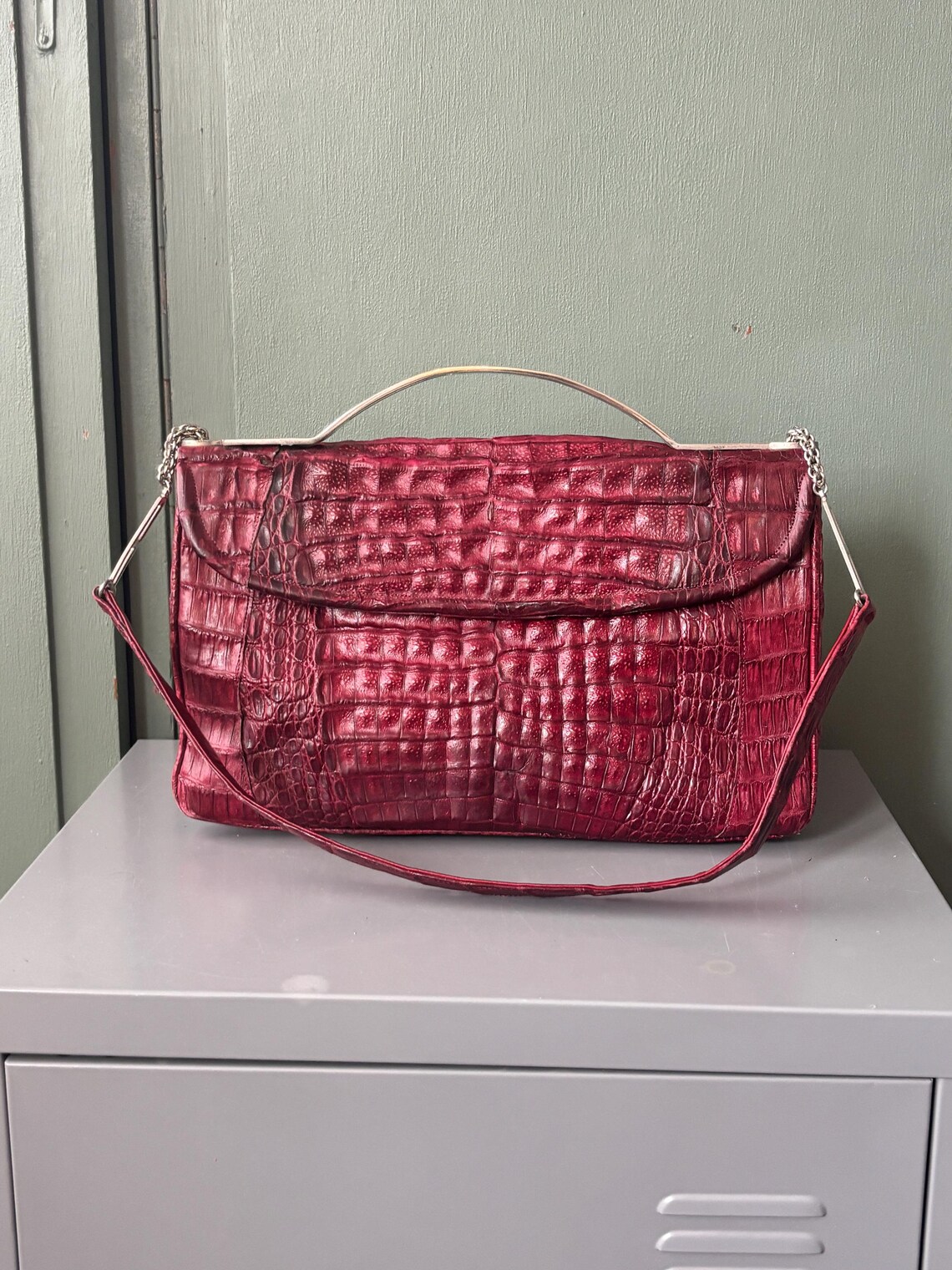 Vintage Burgundy Croc Embossed Handbag Y2K Shoulder Bag Wine Red Purse Silver Tone Frame Top Handle Retro Structured Women's Bag Statement, foto 3 di 5