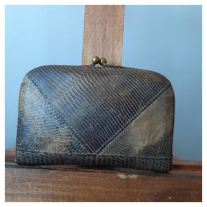 Vintage 1970s Genuine Snakeskin Wallet –Real Snake Skin Leather Coin Purse –Small Exotic Clutch Frame Kisslock Closure With Structured Shape