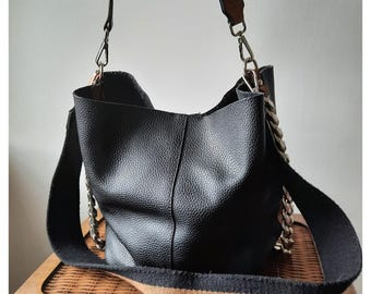 Black Pebbled Leather Hobo Bag – Wide Canvas Strap & Silver Chain Detail – Slouchy Designer Style Shoulder Bag Large Everyday Chic Fashion