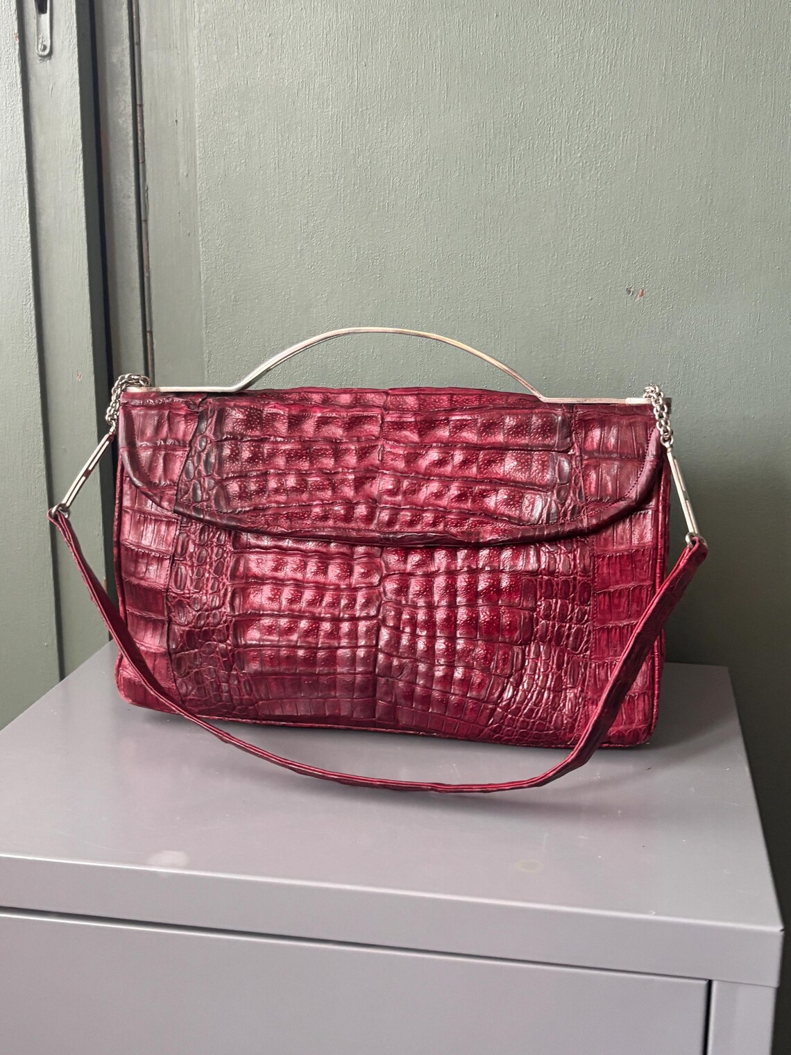 Vintage Burgundy Croc Embossed Handbag Y2K Shoulder Bag Wine Red Purse Silver Tone Frame Top Handle Retro Structured Women's Bag Statement, foto 2 di 5
