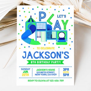 以下が含まれることがあります： 青い緑の誕生日パーティーの招待状で、遊園地の漫画のイラストが描かれています。招待状には「Let's Play」と「Jackson's 8th Birthday Party!」と書かれており、日付、時間、場所などのパーティーの詳細が記載されています。