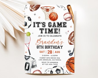 Puede incluir: Una tarjeta de invitación de cumpleaños con temática deportiva que presenta ilustraciones en acuarela de una canasta de baloncesto, fútbol americano, fútbol, béisbol, raqueta de tenis y camiseta. El texto dice IT'S GAME TIME! Brandon's 8TH BIRTHDAY.