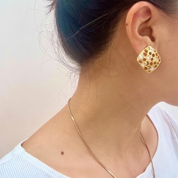 Vintage Dolce Vita Gold Clip on Earrings: French Costume  display picture 1