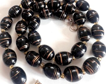 Collier Vintage Années 60 - Médaillon Sulfure Trichrome Sur Métal Doré - Occasion