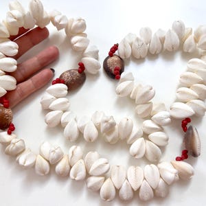 Vintage Chunky Seashell Necklace: 1970s Boho Mermaid Jewelry